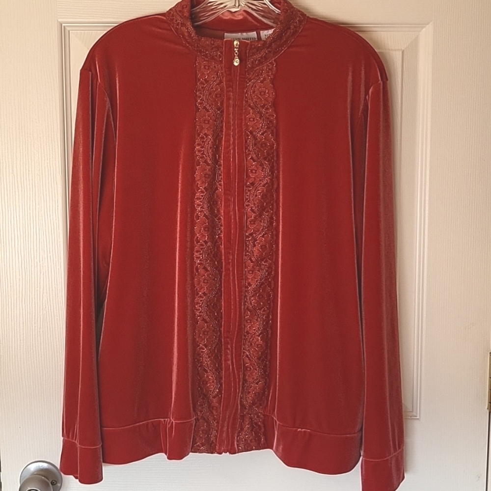 *Sold*CLOSING 5/18* Womens XL Velour Jacket.